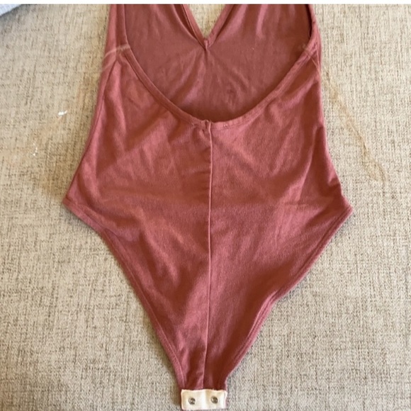 🪞 NEW deep v neck suede halter top - Picture 4 of 6